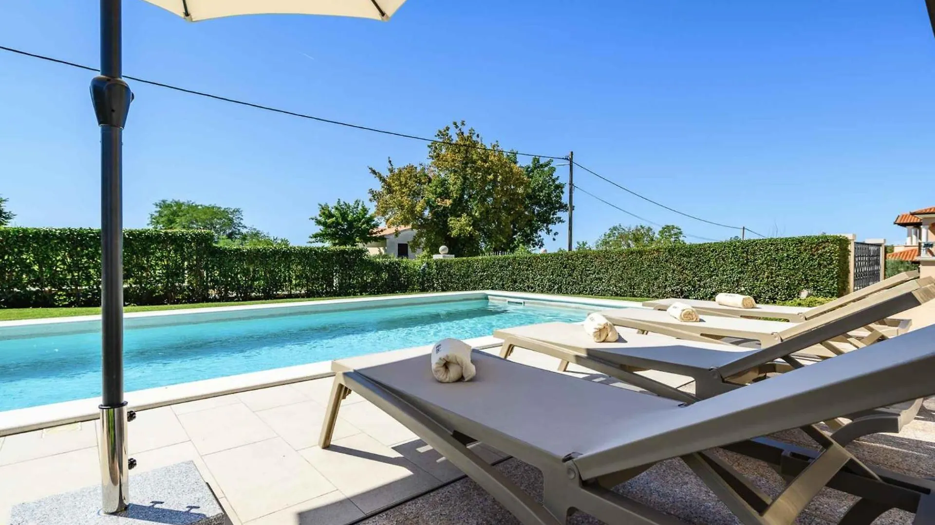 Apartment In Mekisi Kod Vizinade - Istrien 53445 Ferenci Croatia
