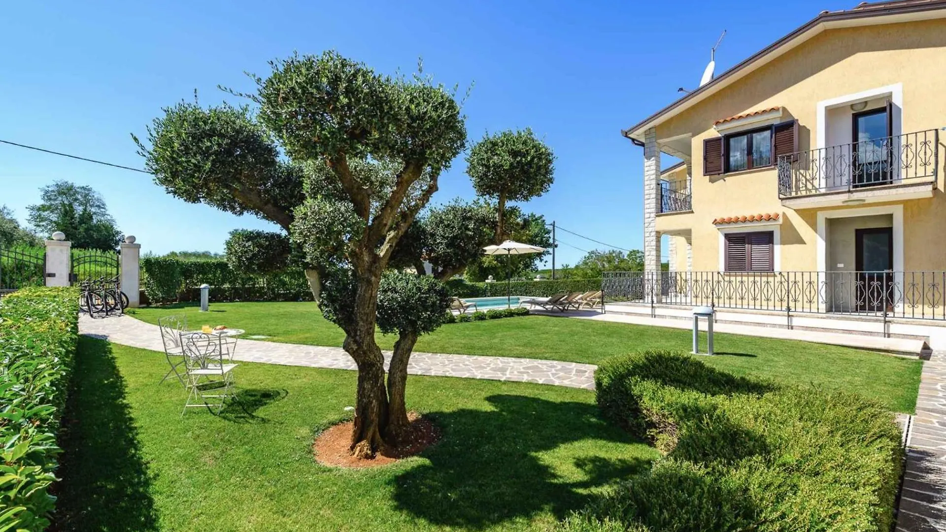 Apartment In Mekisi Kod Vizinade - Istrien 53445 Ferenci Croatia